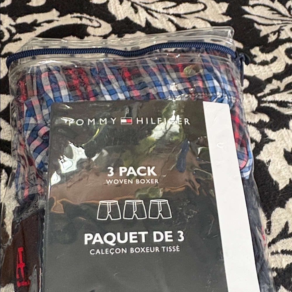 Three pack of Tommy Hilfiger woven boxer, shorts size medium - Picture 4 of 6